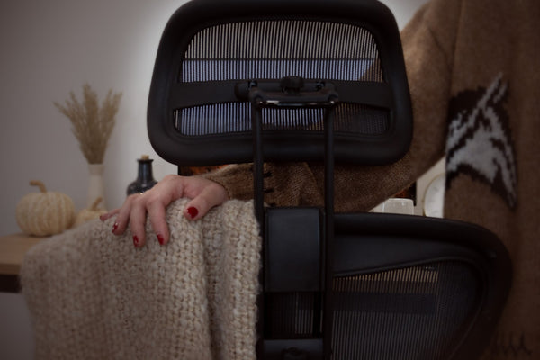 Mesh office chair with knitted blanket